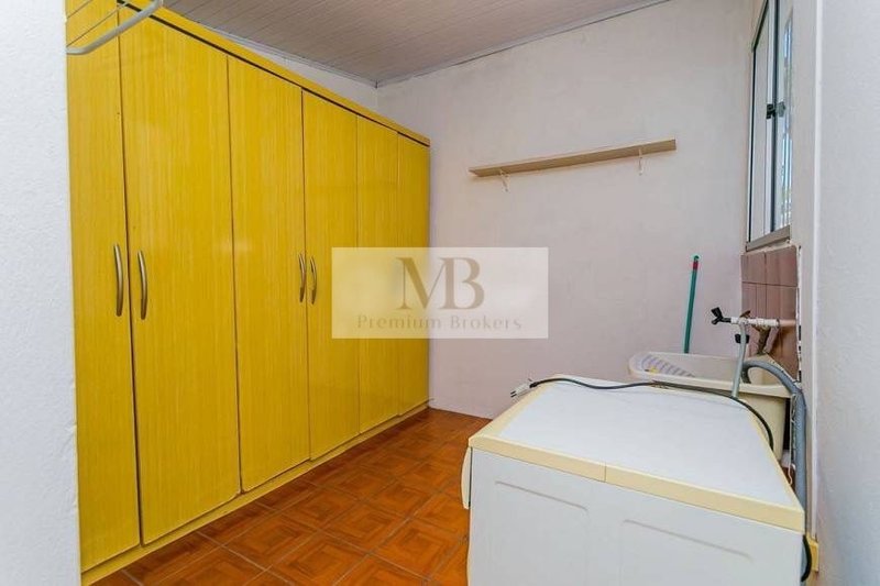 R$ 750.000 - EXCELENTE OPORTUNIDADE - CASA RESID OU COMERC - 210M2 - 4 DORM - 2 V - Porto Alegre - 