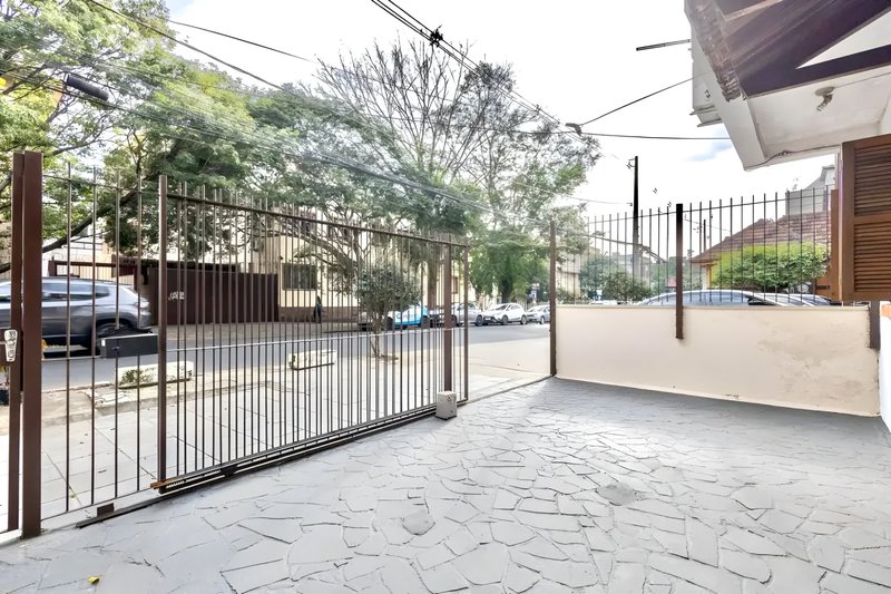 R$ 595.000 - EXCELENTE OPORTUNIDADE - CASA RESID OU COMERC - 210M2 - 4 DORM - 2 V  Porto Alegre - 