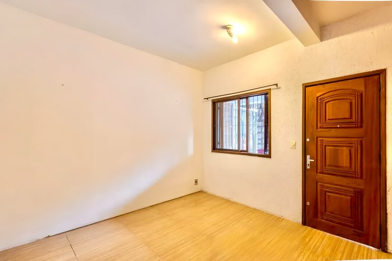 R$ 595.000 - EXCELENTE OPORTUNIDADE - CASA RESID OU COMERC - 210M2 - 4 DORM - 2 V  Porto Alegre - 