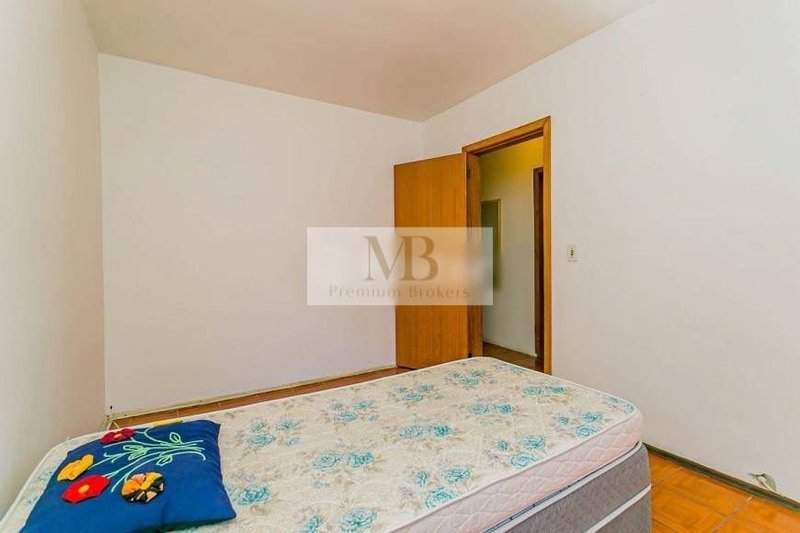 R$ 750.000 - EXCELENTE OPORTUNIDADE - CASA RESID OU COMERC - 210M2 - 4 DORM - 2 V - Porto Alegre - 