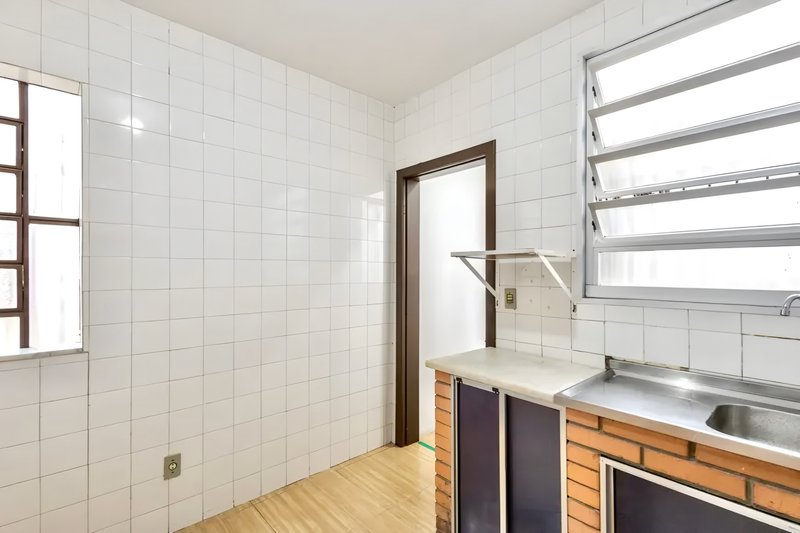 R$ 595.000 - EXCELENTE OPORTUNIDADE - CASA RESID OU COMERC - 210M2 - 4 DORM - 2 V  Porto Alegre - 