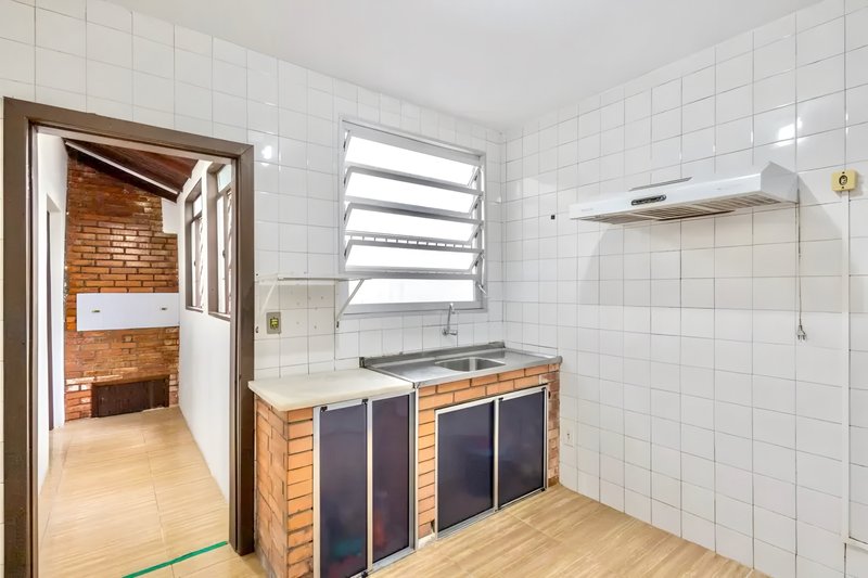 R$ 595.000 - EXCELENTE OPORTUNIDADE - CASA RESID OU COMERC - 210M2 - 4 DORM - 2 V  Porto Alegre - 