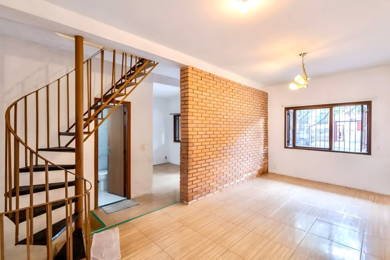 R$ 595.000 - EXCELENTE OPORTUNIDADE - CASA RESID OU COMERC - 210M2 - 4 DORM - 2 V  Porto Alegre - 