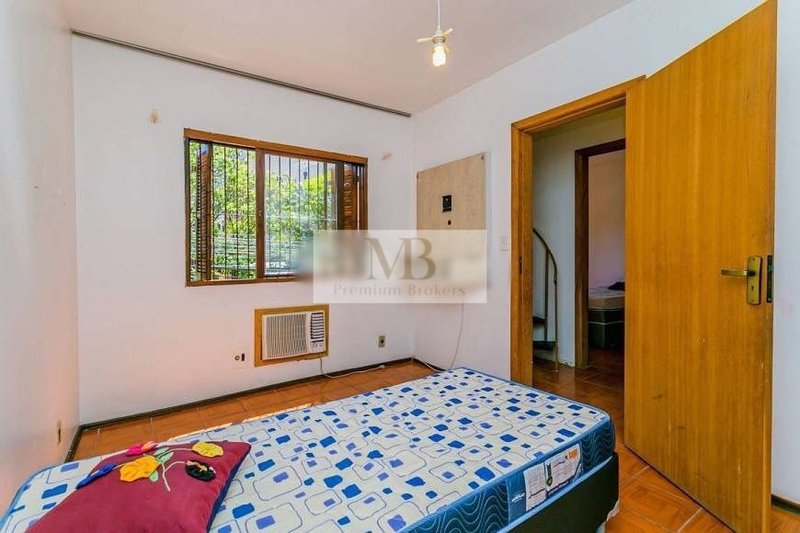 R$ 750.000 - EXCELENTE OPORTUNIDADE - CASA RESID OU COMERC - 210M2 - 4 DORM - 2 V - Porto Alegre - 
