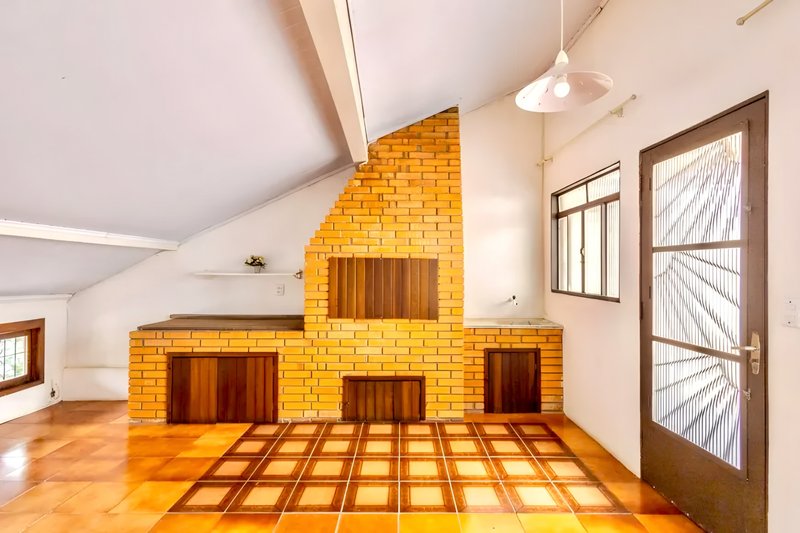 R$ 595.000 - EXCELENTE OPORTUNIDADE - CASA RESID OU COMERC - 210M2 - 4 DORM - 2 V  Porto Alegre - 