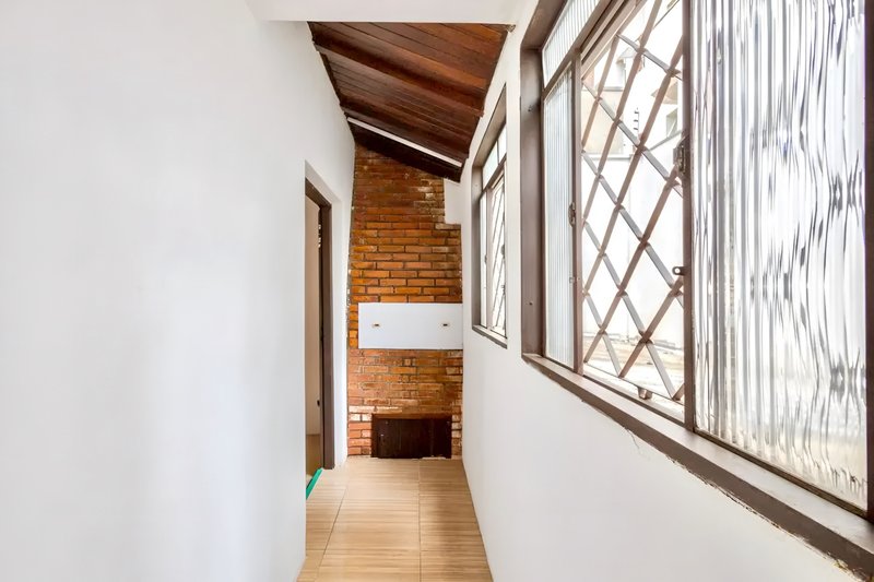 R$ 595.000 - EXCELENTE OPORTUNIDADE - CASA RESID OU COMERC - 210M2 - 4 DORM - 2 V  Porto Alegre - 