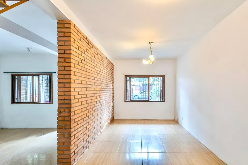 R$ 595.000 - EXCELENTE OPORTUNIDADE - CASA RESID OU COMERC - 210M2 - 4 DORM - 2 V  Porto Alegre - 