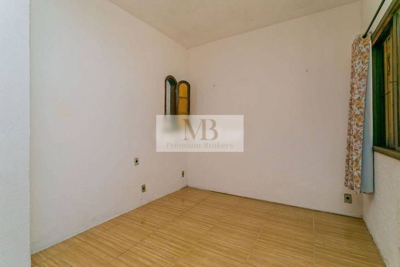R$ 750.000 - EXCELENTE OPORTUNIDADE - CASA RESID OU COMERC - 210M2 - 4 DORM - 2 V - Porto Alegre - 