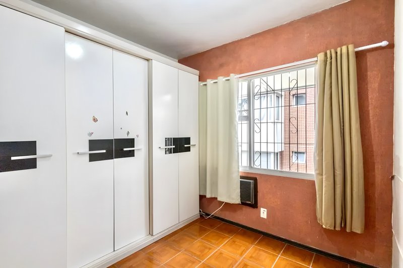 R$ 595.000 - EXCELENTE OPORTUNIDADE - CASA RESID OU COMERC - 210M2 - 4 DORM - 2 V  Porto Alegre - 