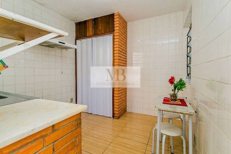 R$ 750.000 - EXCELENTE OPORTUNIDADE - CASA RESID OU COMERC - 210M2 - 4 DORM - 2 V - Porto Alegre - 