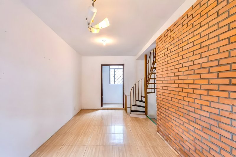 R$ 595.000 - EXCELENTE OPORTUNIDADE - CASA RESID OU COMERC - 210M2 - 4 DORM - 2 V  Porto Alegre - 