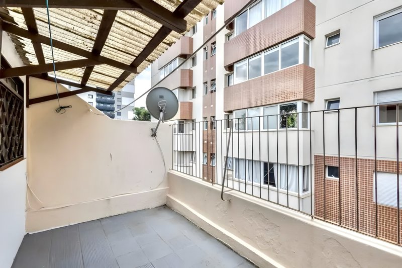 R$ 595.000 - EXCELENTE OPORTUNIDADE - CASA RESID OU COMERC - 210M2 - 4 DORM - 2 V  Porto Alegre - 