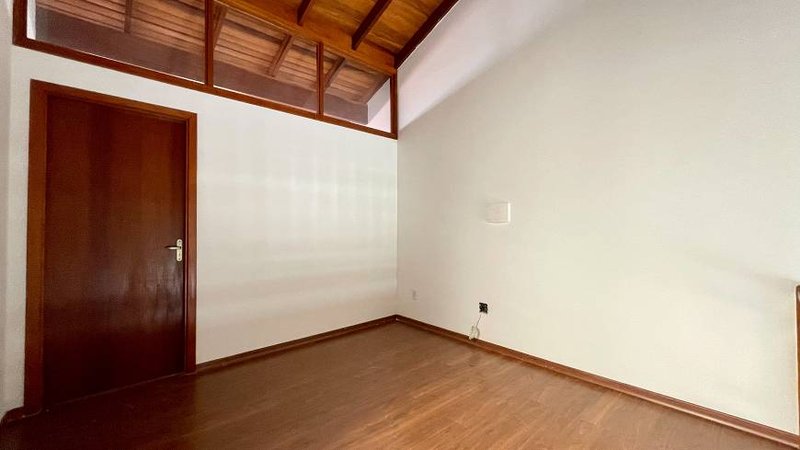 R$ 395.000 - ÓTIMA CASA - 115M2 - 3 DORM - 2 SUÍTES - 1 VAGA Rua Amoni Porto Alegre - 