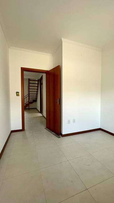 R$ 395.000 - ÓTIMA CASA - 115M2 - 3 DORM - 2 SUÍTES - 1 VAGA Rua Amoni Porto Alegre - 