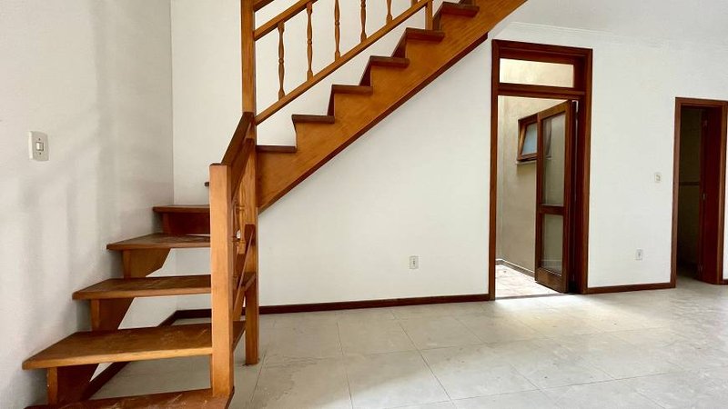 R$ 395.000 - ÓTIMA CASA - 115M2 - 3 DORM - 2 SUÍTES - 1 VAGA Rua Amoni Porto Alegre - 