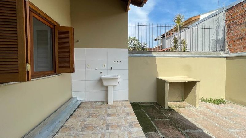 R$ 395.000 - ÓTIMA CASA - 115M2 - 3 DORM - 2 SUÍTES - 1 VAGA Rua Amoni Porto Alegre - 
