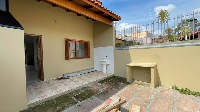 R$ 395.000 - ÓTIMA CASA - 115M2 - 3 DORM - 2 SUÍTES - 1 VAGA Rua Amoni Porto Alegre - 