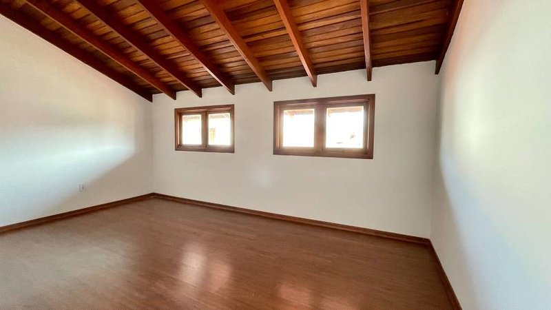 R$ 395.000 - ÓTIMA CASA - 115M2 - 3 DORM - 2 SUÍTES - 1 VAGA Rua Amoni Porto Alegre - 