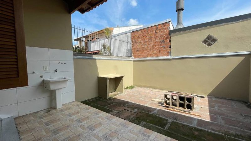 R$ 395.000 - ÓTIMA CASA - 115M2 - 3 DORM - 2 SUÍTES - 1 VAGA Rua Amoni Porto Alegre - 