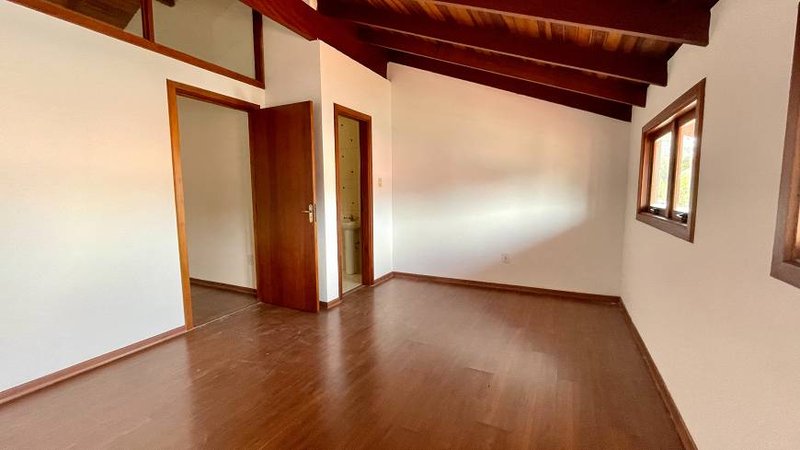 R$ 395.000 - ÓTIMA CASA - 115M2 - 3 DORM - 2 SUÍTES - 1 VAGA Rua Amoni Porto Alegre - 