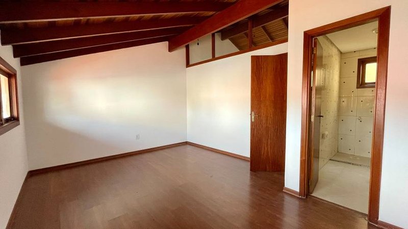 R$ 395.000 - ÓTIMA CASA - 115M2 - 3 DORM - 2 SUÍTES - 1 VAGA Rua Amoni Porto Alegre - 