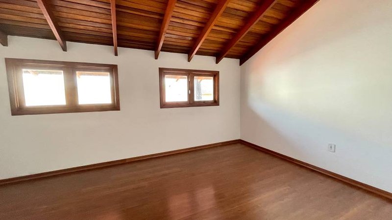 R$ 395.000 - ÓTIMA CASA - 115M2 - 3 DORM - 2 SUÍTES - 1 VAGA Rua Amoni Porto Alegre - 
