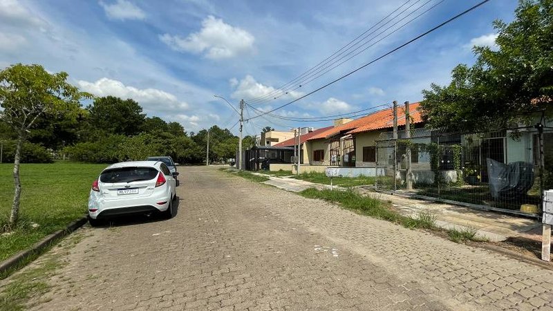 R$ 395.000 - ÓTIMA CASA - 115M2 - 3 DORM - 2 SUÍTES - 1 VAGA Rua Amoni Porto Alegre - 