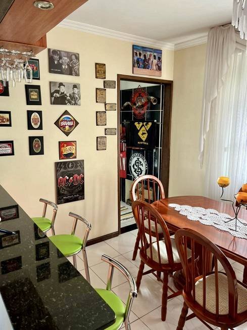 R$ 425.000 - ÓTIMA LOCALIZAÇÃO - APARTAMENTO - 75M2 - 2 DORM - LAREIRA - 1 VAGA - Porto Alegre - 