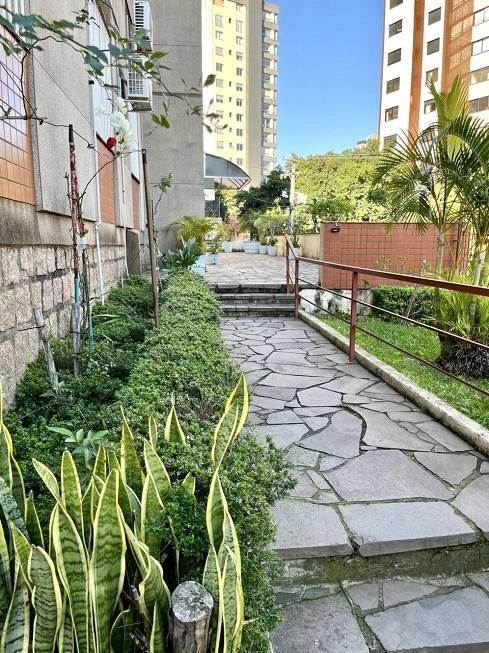 R$ 425.000 - ÓTIMA LOCALIZAÇÃO - APARTAMENTO - 75M2 - 2 DORM - LAREIRA - 1 VAGA - Porto Alegre - 