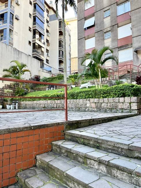 R$ 425.000 - ÓTIMA LOCALIZAÇÃO - APARTAMENTO - 75M2 - 2 DORM - LAREIRA - 1 VAGA - Porto Alegre - 
