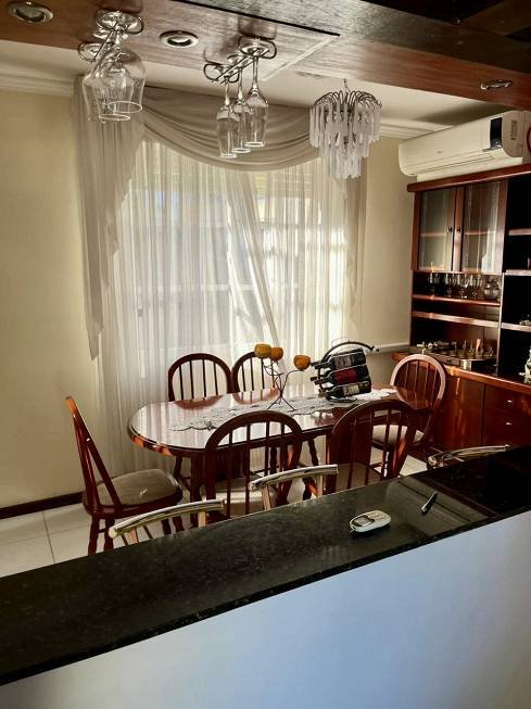 R$ 425.000 - ÓTIMA LOCALIZAÇÃO - APARTAMENTO - 75M2 - 2 DORM - LAREIRA - 1 VAGA - Porto Alegre - 