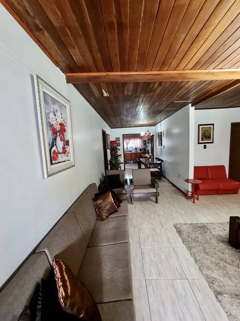 R$ 299.000 - MEIA QUADRA DO MAR - ÓTIMA CASA - 130M2 - 3 DORM - VAGAS PARA VEÍCULOS - Imbé - 