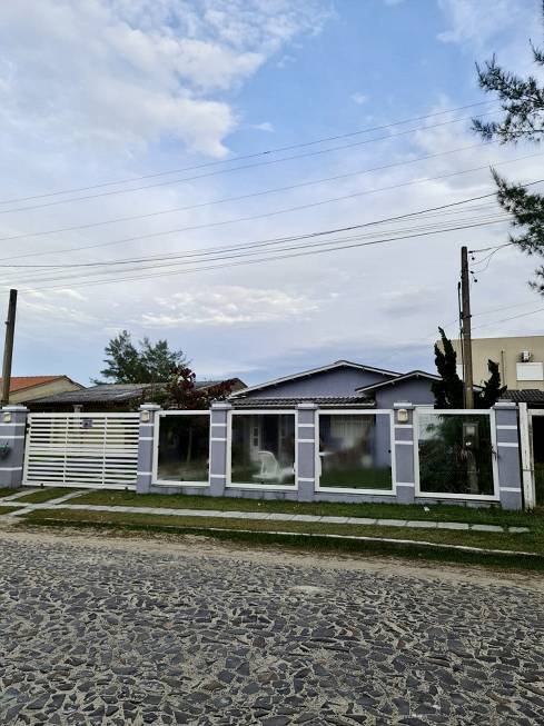 R$ 299.000 - MEIA QUADRA DO MAR - ÓTIMA CASA - 130M2 - 3 DORM - VAGAS PARA VEÍCULOS - Imbé - 