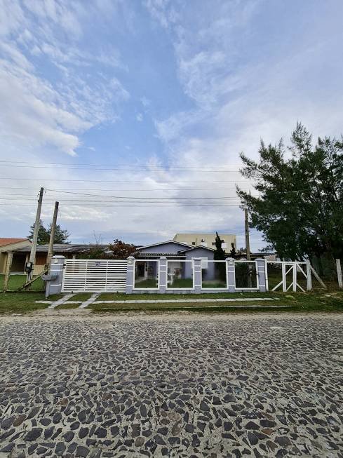 R$ 299.000 - MEIA QUADRA DO MAR - ÓTIMA CASA - 130M2 - 3 DORM - VAGAS PARA VEÍCULOS - Imbé - 