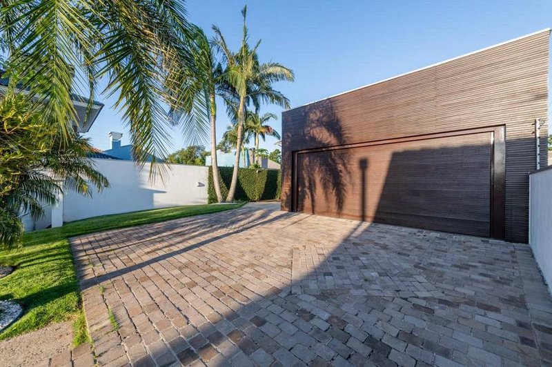 R$ 3.600.000 - CASA DE ALTO PADRÃO - 350M2 - 4 SUÍTES - PISCINA - Dois Irmãos - 