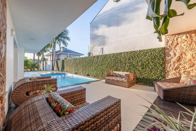 R$ 3.600.000 - CASA DE ALTO PADRÃO - 350M2 - 4 SUÍTES - PISCINA - Dois Irmãos - 