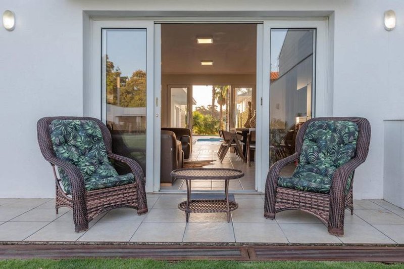 R$ 3.600.000 - CASA DE ALTO PADRÃO - 350M2 - 4 SUÍTES - PISCINA - Dois Irmãos - 