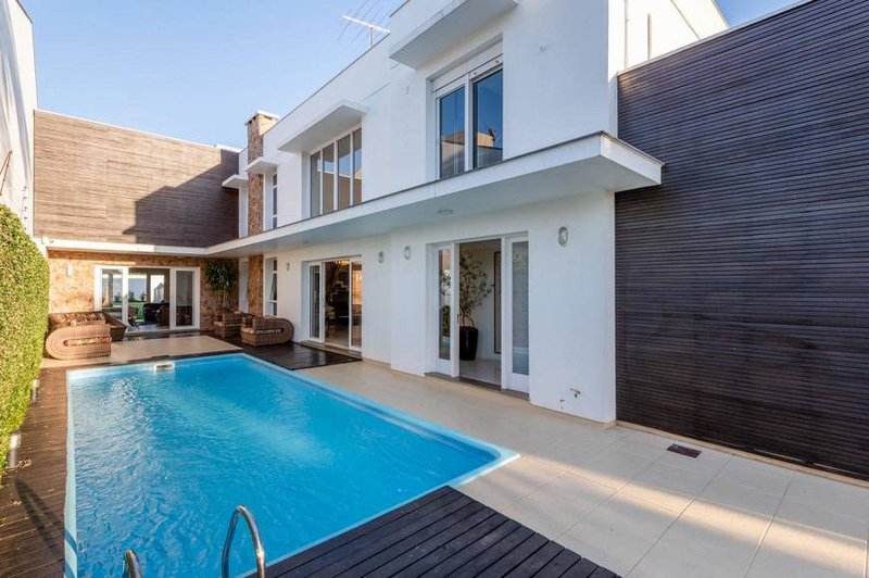 R$ 3.600.000 - CASA DE ALTO PADRÃO - 350M2 - 4 SUÍTES - PISCINA - Dois Irmãos - 