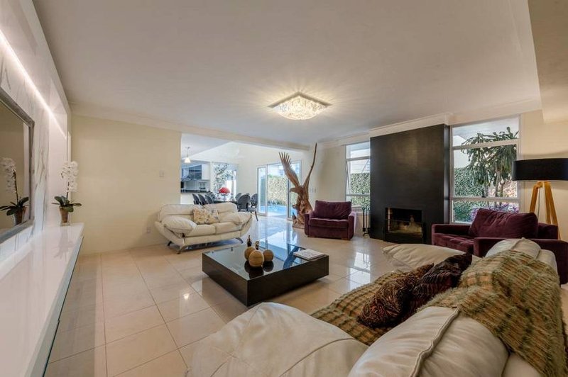 R$ 3.600.000 - CASA DE ALTO PADRÃO - 350M2 - 4 SUÍTES - PISCINA - Dois Irmãos - 
