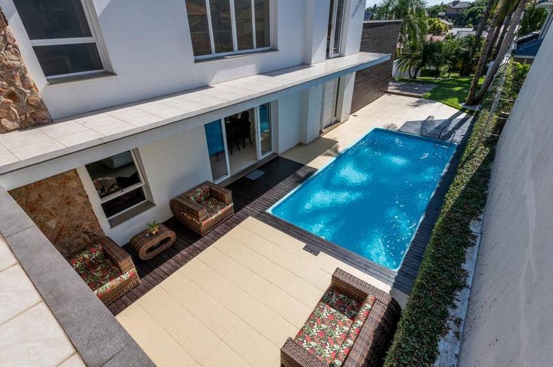 R$ 3.600.000 - CASA DE ALTO PADRÃO - 350M2 - 4 SUÍTES - PISCINA - Dois Irmãos - 