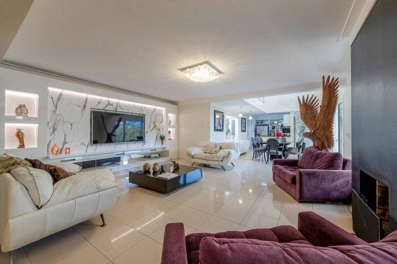 R$ 3.600.000 - CASA DE ALTO PADRÃO - 350M2 - 4 SUÍTES - PISCINA - Dois Irmãos - 