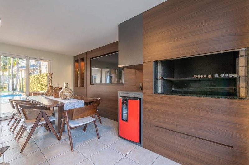 R$ 3.600.000 - CASA DE ALTO PADRÃO - 350M2 - 4 SUÍTES - PISCINA - Dois Irmãos - 