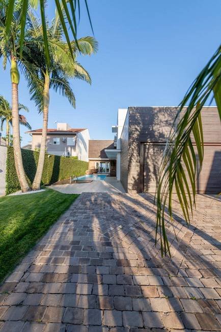 R$ 3.600.000 - CASA DE ALTO PADRÃO - 350M2 - 4 SUÍTES - PISCINA - Dois Irmãos - 