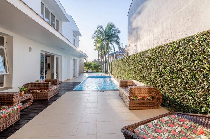 R$ 3.600.000 - CASA DE ALTO PADRÃO - 350M2 - 4 SUÍTES - PISCINA - Dois Irmãos - 