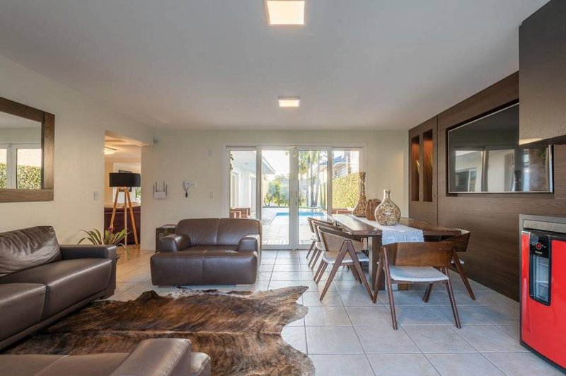 R$ 3.600.000 - CASA DE ALTO PADRÃO - 350M2 - 4 SUÍTES - PISCINA - Dois Irmãos - 