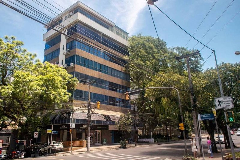 R$ 295.000 - SALA COMERCIAL - REFORMADA - 89M2 - 1 VAGA - LOCALIZAÇÃO PERFEITA Rua Mostardeiro Porto Alegre - 