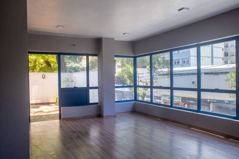 R$ 295.000 - SALA COMERCIAL - REFORMADA - 89M2 - 1 VAGA - LOCALIZAÇÃO PERFEITA Rua Mostardeiro Porto Alegre - 