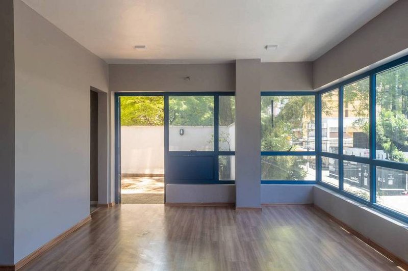 R$ 295.000 - SALA COMERCIAL - REFORMADA - 89M2 - 1 VAGA - LOCALIZAÇÃO PERFEITA Rua Mostardeiro Porto Alegre - 