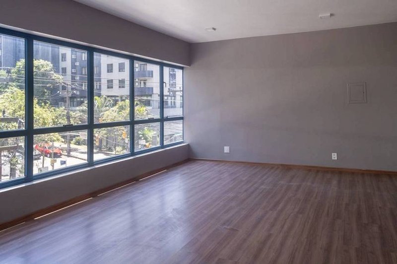 R$ 295.000 - SALA COMERCIAL - REFORMADA - 89M2 - 1 VAGA - LOCALIZAÇÃO PERFEITA Rua Mostardeiro Porto Alegre - 