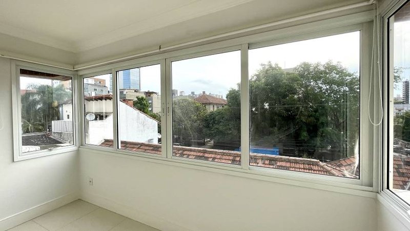 R$ 490.000 - EXCELENTE APARTAMENTO - FRENTE E LATERAL - 51M2 - 1 DORM - 1 VAGA - Porto Alegre - 